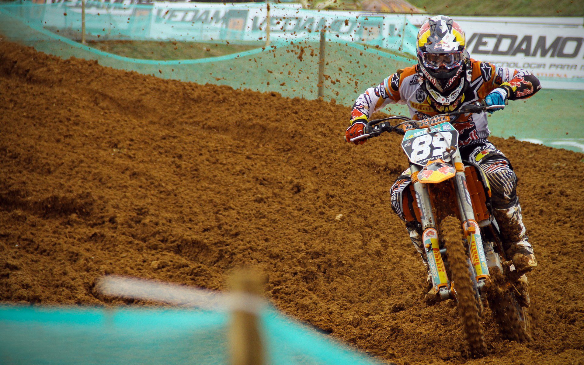 开云体育中国-法拉利狂飙！阿隆索觉醒，红牛二队赛道惊魂